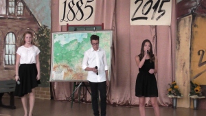Laura Kaszta, Krzysztof Bander i Julia Migas w piosence 