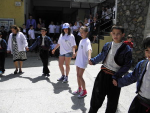 Integracyjny taniec z ucznaimi zaprzyjaźnionej szkoły w Alanyi