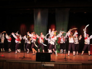 Występ zespołu tanecznego "Iskry" w układzie tanecznym "Piracki misz-masz" 