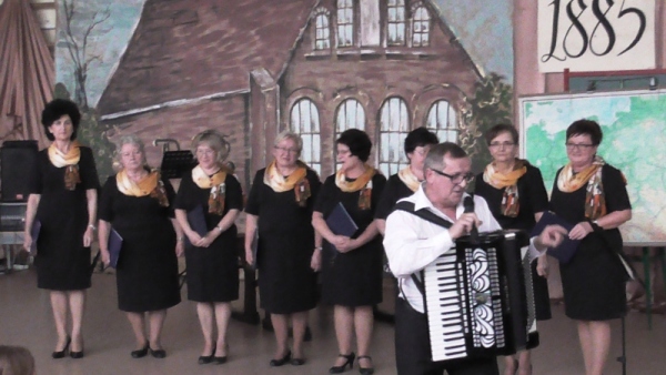 Zespół regionalny Zawadzianki pod kierunkiem pana Jerzego Rosoła
