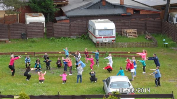 DZIEŃ PIERWSZY 6. CZERWCA - dzień rozpoczęliśmy od porannej gimnastyki