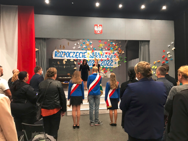 Wprowadzenie Sztandaru Szkoły, hymn państwowy
