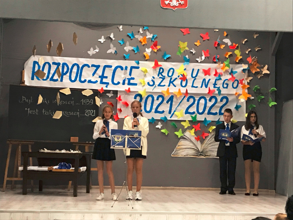 Program artystyczny w wykonaniu uczniów klas siódmych